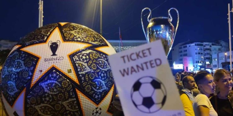 Şampiyonlar Ligi finali biletleri karaborsada el ilanlarıyla aranıyor
