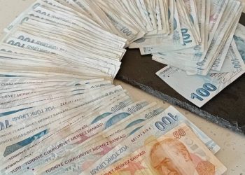 Şampiyonlar Ligi finali için İstanbul’a gelen İngiliz taraftar, parasını TL’ye çevirdi: Cüzdan olarak bavula ihtiyacım var!