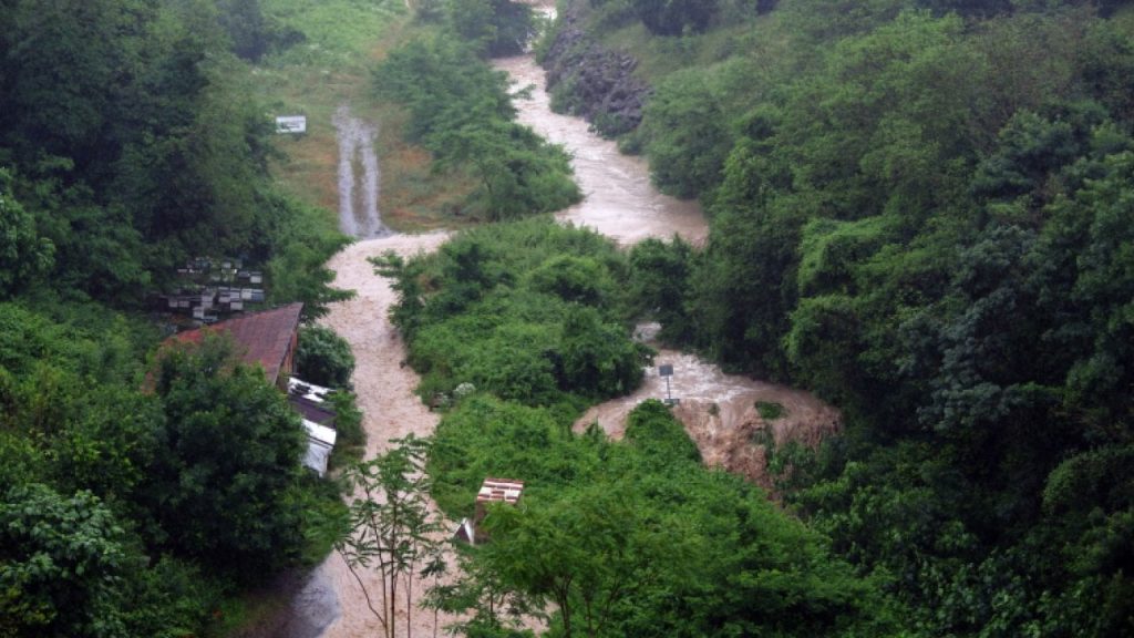 Samsun'da sel: Dört ilçede eğitime bir gün ara verildi