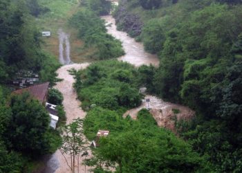 Samsun'da sel: Dört ilçede eğitime bir gün ara verildi