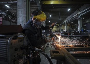 Sanayide çalışan kişi başına üretim endeksi yüzde 5,2 geriledi