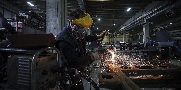 Sanayide çalışan kişi başına üretim endeksi yüzde 5,2 geriledi