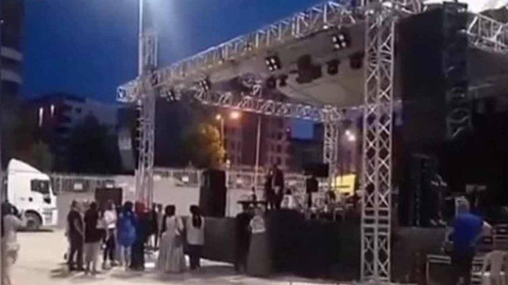 Şanlıurfa'da konser verecek olan Yavuz Bingöl, ‘istediği kalabalığı’ bulamayınca sahneden indi