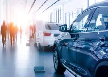 Türkiye’de liradan kaçan yeni yatırımın yollarını arıyor. Bu noktada akıllara ilk gelen ve direkt olarak nakde anında çevrilebilen otomobil geliyor.