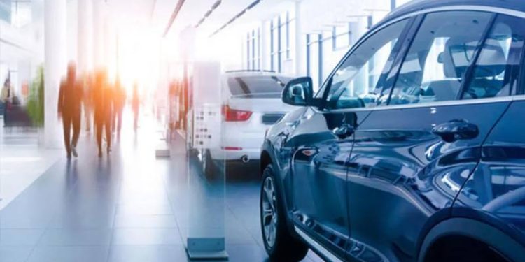 Türkiye’de liradan kaçan yeni yatırımın yollarını arıyor. Bu noktada akıllara ilk gelen ve direkt olarak nakde anında çevrilebilen otomobil geliyor.