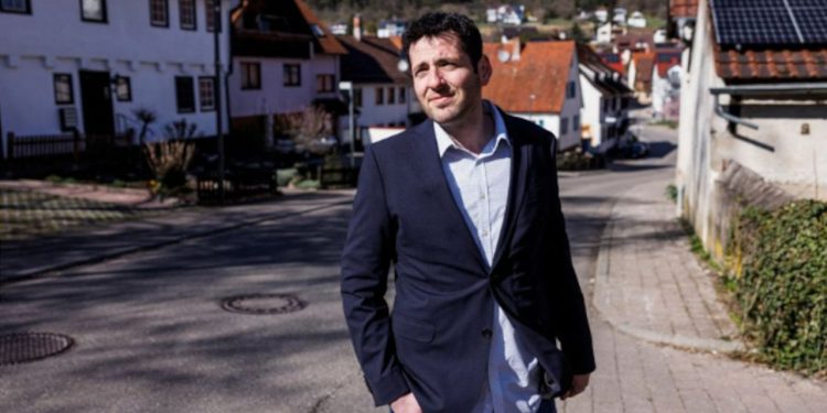 Sığınmacı olarak gittiği Almanya'da belediye başkanı oldu