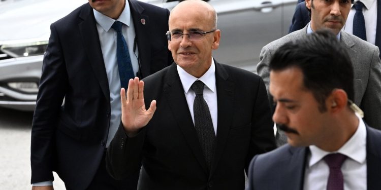 Şimşek: Kısa vadeli hedefimiz fiyat istikrarı