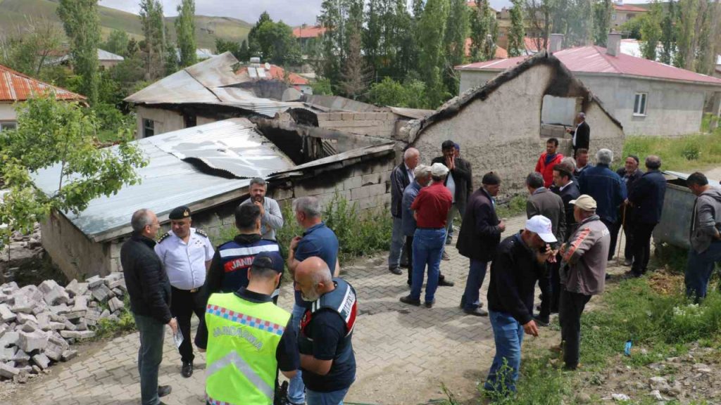 Sivas'ta aynı köyde 6 farklı noktada çıkan yangında sabotaj şüphesi