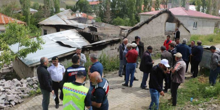 Sivas'ta aynı köyde 6 farklı noktada çıkan yangında sabotaj şüphesi