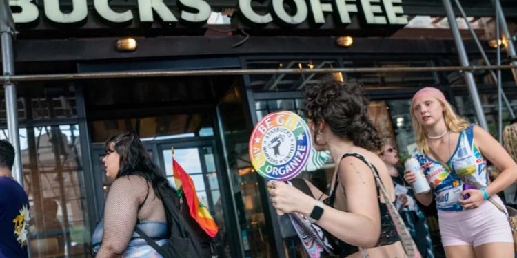 Starbcuks yönetimiyle çalışanlar arasında 'Onur Ayı' gerginliği: ABD'de 3 bin çalışan greve gidiyor