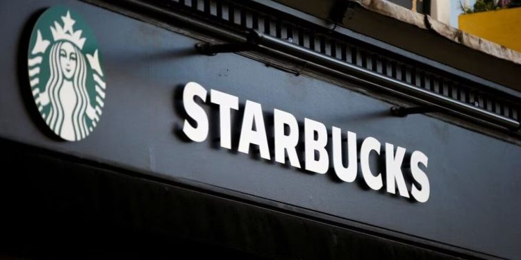 Starbucks'a 'beyaz çalışanına ırkçılık yapmaktan' tazminat cezası: 25,6 milyon dolar ödenecek