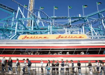 Stockholm'de hız treni raydan çıktı: Metrelerce yükseklikten düşenler var, çalışmalar sürüyor