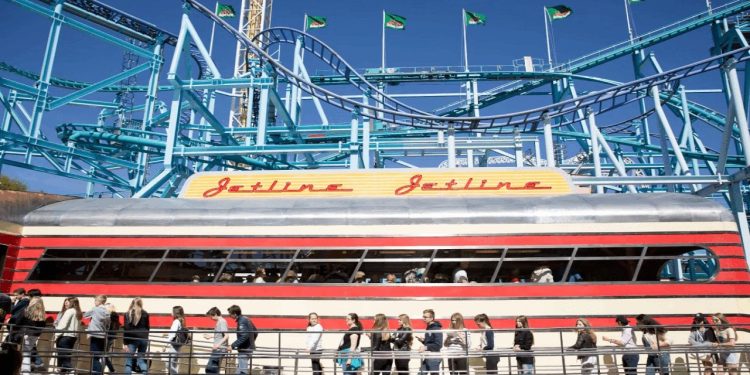 Stockholm'de hız treni raydan çıktı: Metrelerce yükseklikten düşenler var, çalışmalar sürüyor