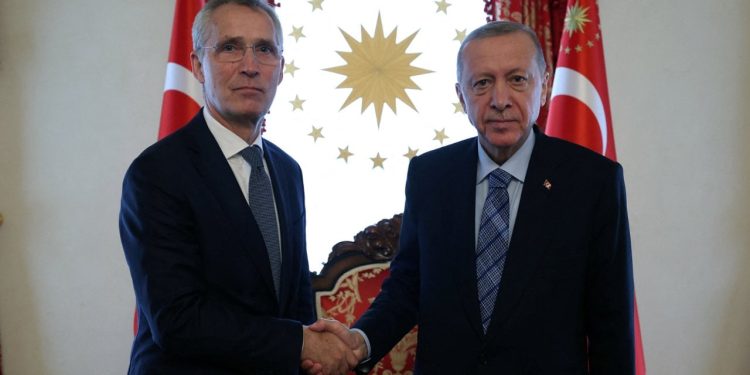 Stoltenberg Erdoğan'la görüşmeden sonra açıkladı: Türkiye, NATO üyeliği için İsveç'le yeniden masaya oturuyor