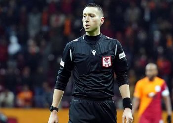 Türkiye Futbol Federasyonu'nun 6 Ocak 2023 tarihinde açıkladığı 29 Süper Lig hakemi ile 12 VAR ve AVAR hakemleri 2022-23 sezonunda görev aldıkları maçlarda 22 milyon 930 bin 146 TL gelir elde etti. 2022-23 sezonunda en çok kazanan hakem 751 bin 260 TL ile Zorbay Küçük oldu. En az kazanan 356 bin 775 TL ile Yiğit Arslan.