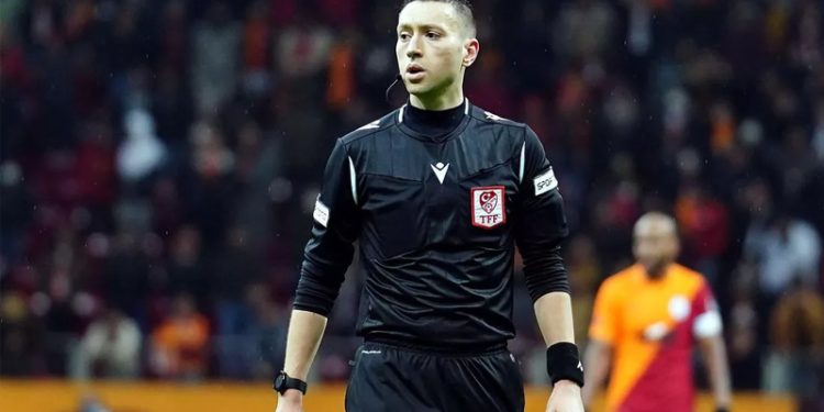 Türkiye Futbol Federasyonu'nun 6 Ocak 2023 tarihinde açıkladığı 29 Süper Lig hakemi ile 12 VAR ve AVAR hakemleri 2022-23 sezonunda görev aldıkları maçlarda 22 milyon 930 bin 146 TL gelir elde etti. 2022-23 sezonunda en çok kazanan hakem 751 bin 260 TL ile Zorbay Küçük oldu. En az kazanan 356 bin 775 TL ile Yiğit Arslan.