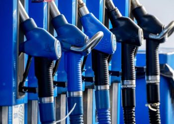 Suudi Arabistan'ın Temmuz ayından itibaren üretimi günde 1 milyon varil daha azaltma kararı almasının ardından petrol fiyatları varil başına 1 dolar arttı.