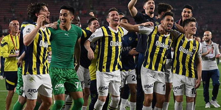 TFF'den Fenerbahçe'ye 5 yıldızlı forma cezası!