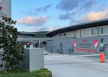 Türkiye Futbol Federasyonu (TFF), 2023-2024 sezonunda uygulanacak yabancı oyuncu sayısıyla ilgili güncelleme yaptı. Buna göre, Türk vatandaşlığı veya mavi kart sahibi olan bir futbolcu ile sözleşme imzalanabilecek.