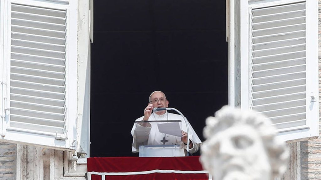 Taburcu olan Papa, Angelus Duası yaptı