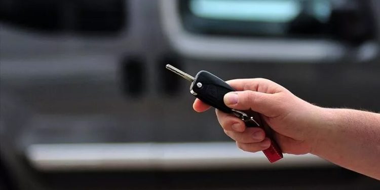 Ticaret Bakanı Ömer Bolat, internet üzerinden satılan 2. el araç fiyatının sıfır araç fiyatını geçemeyeceğini söyledi.