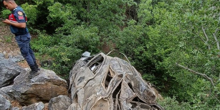 Tokat'ta kayıp üç kişinin otomobili uçurumda bulundu