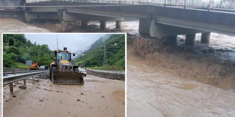 Trabzon’da sel ve heyelan: Hoparlörle ‘dereden uzak durun’ anonsu yapıldı