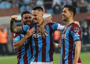 Trabzonspor farkla kazandı, Hamsık'e veda etti