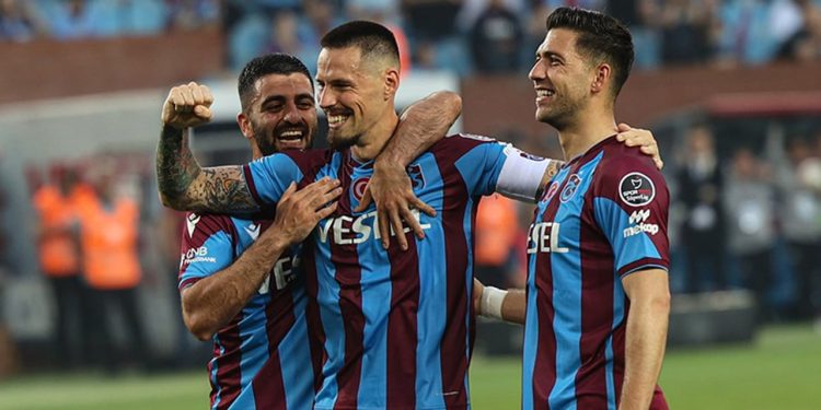 Trabzonspor farkla kazandı, Hamsık'e veda etti