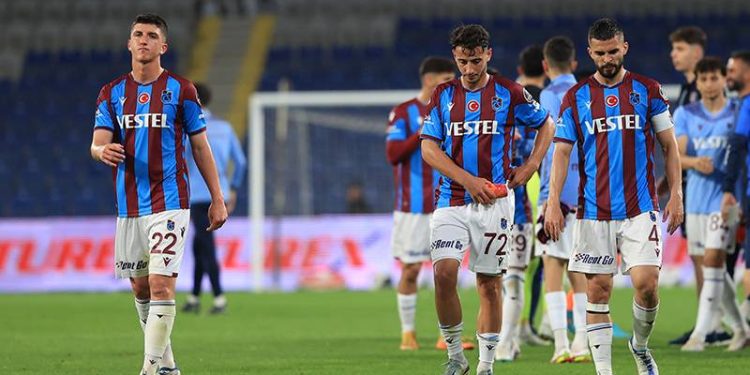 Trabzonspor, şampiyon olduğu geçen sezonun uzağında kaldı