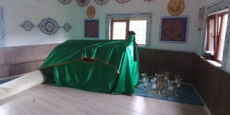 'Türbe' denilen mezardan 35 yaşlarındaki bir kişiye ait kemikler çıktı