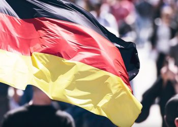 Turist vizesiyle Almanya’ya gidenler iş bulursa kalabilecek