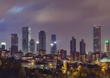 Haziran Ayı Ekonomik Görünüm Raporu'nu yayımlayan Ekonomik İşbirliği ve Kalkınma Örgütü (OECD) Türkiye için 2023 yılı büyüme tahminini yüzde 3,6'ya çıkardı. Türkiye ekonomisinin 2024'e ilişkin büyüme tahmini de yüzde 3,8'den yüzde 3,7'ye indirildi.