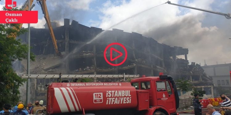 Üç gündür yanan tekstil fabrikasını söndürmeye çalışan itfaiyeciler: Ne zaman söner kestiremiyoruz