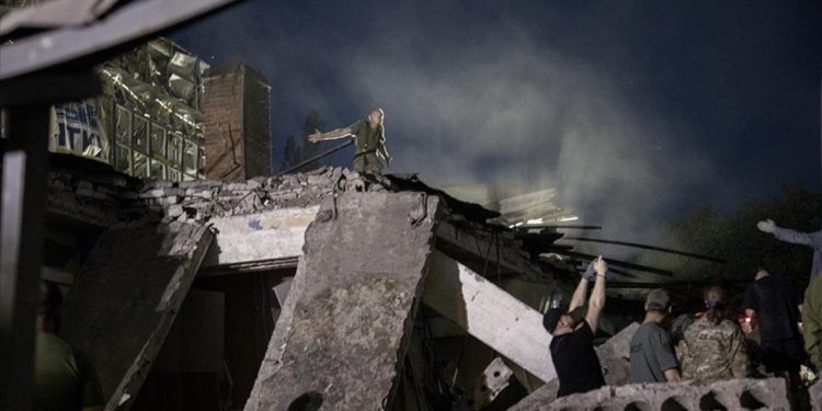 Ukrayna'da pizzacıya füze saldırısında ölü sayısı 12'ye yükseldi