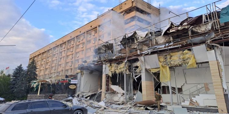 Ukrayna'da popüler pizzacıya füze saldırısı: 10 ölü, 61 yaralı