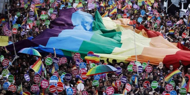 Uluslararası Af Örgütü: Onur Yürüyüşleri’nin güvenli bir şekilde gerçekleştirilmesine izin verilmeli