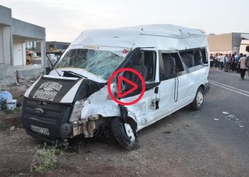 Urfa'da tarım işçilerini taşıyan minibüs ile tır çarpıştı: 21 yaralı