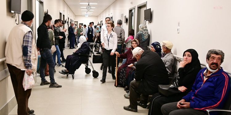 Uzmanı uyardı: En az yılda bir kez göz muayenesi yaptırılmalı