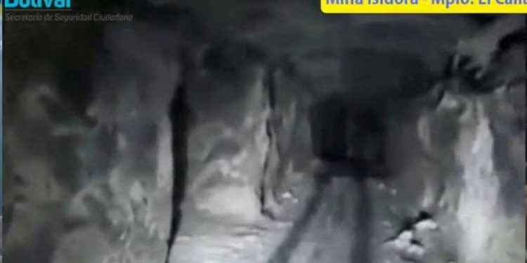 Venezeuela'daki sel nedeniyle madende göçük: En az 12 ölü