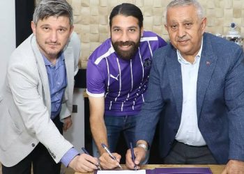 Vücudum ve enerjim el verdiği için birkaç sene daha futbol hayatıma devam etme kararı aldım