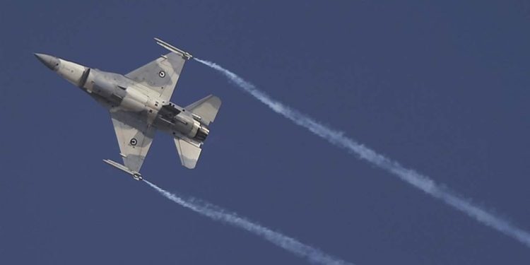 Washington'da '11 Eylül' paniği: Rotadan çıkan yolcu uçağına müdahale eden F-16'lar sonik patlamaya neden oldu