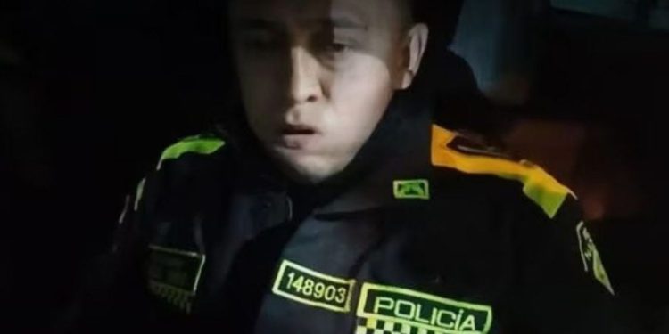 Yakalanacağını anlayan polis, rüşvet parasını yutunca hastanelik oldu