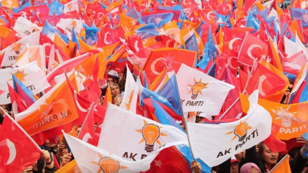 Yeni iddia: AKP'nin gözü zayıf halkalarda, dolaylı temas kuruldu