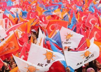 Yeni iddia: AKP'nin gözü zayıf halkalarda, dolaylı temas kuruldu