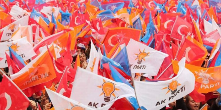 Yeni iddia: AKP'nin gözü zayıf halkalarda, dolaylı temas kuruldu