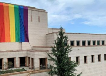 Yeniden Refah Partisi, ABD Büyükelçiliği'ne asılan LGBT bayrağını hedef aldı: Nota verilmesini istediler