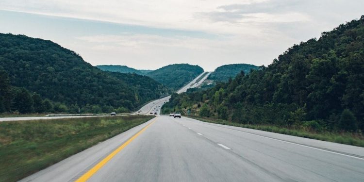 Yol verme gerginliği kavgaya dönüştü: İki yaralı dokuz gözaltı