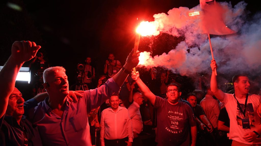 Yunanistan'da Miçotakis liderliğindeki Yeni Demokrasi seçim yarışında önde