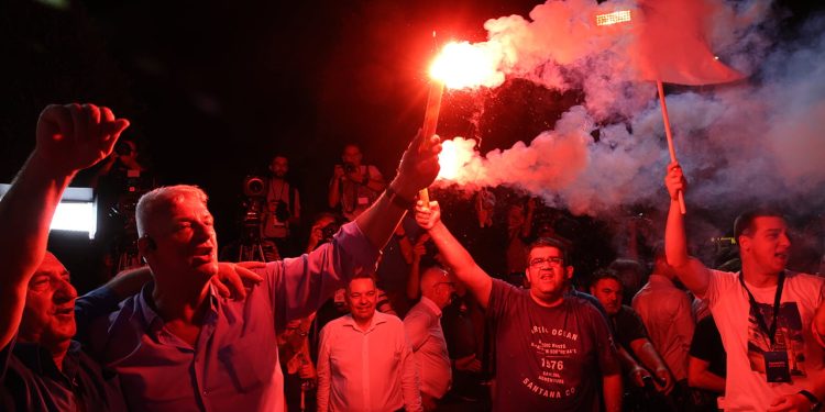 Yunanistan'da Miçotakis liderliğindeki Yeni Demokrasi seçim yarışında önde
